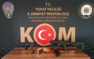 Tokat’ta aracın içinden uzun namlulu silah çıktı
