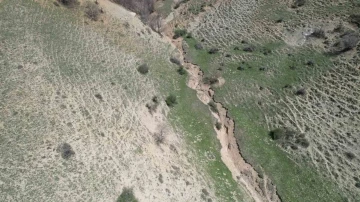 Tokat’ta kırılmanın olduğu fay hattı dron ile görüntülendi
