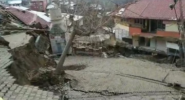 Tokat’ta minaresi düşen cami tamamen yıkıldı
