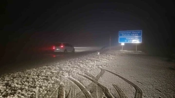 Tokat’ta nisan yağmuru beklenirken kar sürprizi
