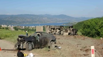 Tokat’ta otomobil ile kamyon kafa kafaya çarpıştı: 3 ölü, 2 ağır yaralı