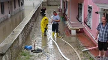 Tokat’ta sağanak hayatı felç etti,  27 iş yeri ve evleri su bastı
