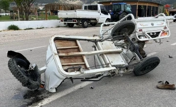 Tokat’ta tarım aracı ile otomobil çarpıştı: 1’i ağır 2 yaralı
