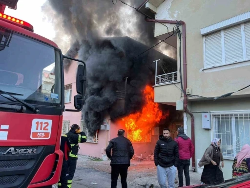 Tokat’ta yangında evde uyuyan baba ve 3 yaşındaki oğlu dumandan etkilendi
