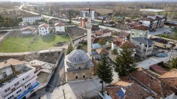 Tokat’ta yıllara meydan okuyan cami vandallara direnemedi
