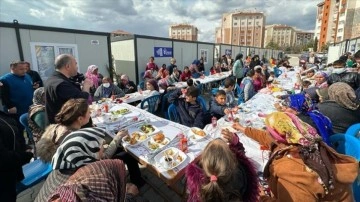 Tokatlı kadınlar deprem bölgesindeki kadınların Dünya Kadınlar Günü'nü kutladı