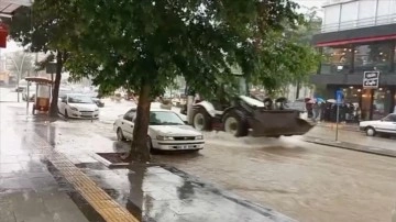 Tokat'ta sağanak, Yeşilyurt ilçesinde dolu etkili oldu