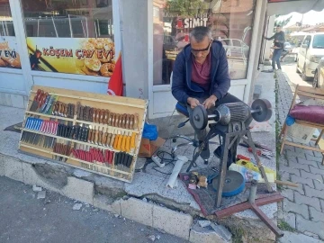 Tomarza’da bıçak bileyicileri iş başında
