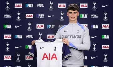 Tottenham, Archie Gray’i renklerine bağladı
