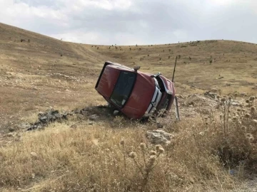 TPAO’ya ait kamyonet şarampole devrildi: 2 yaralı
