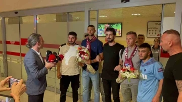 Trabzonspor’un yeni transferleri Orsic ve Fernandez’e coşkulu karşılama
