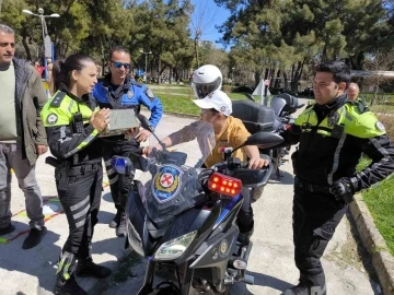 Trafik ekipleri Down sendromlu bireyleri ağırladı
