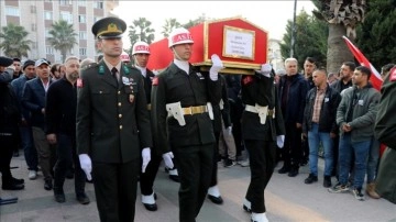 Trafik kazasında şehit olan Uzman Çavuş Ay ile Sözleşmeli Er Arslan son yolculuklarına uğurlandı