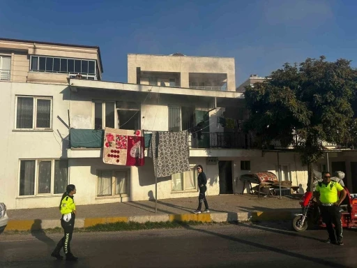 Trafik polisleri yangının büyümesini önledi
