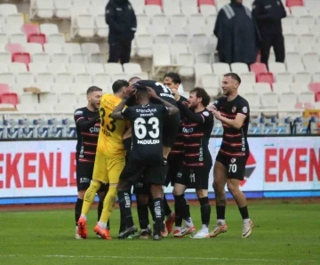 Trednyol Süper Lig: Sivasspor: 2 - Gaziantep FK: 2  (İlk yarı)
