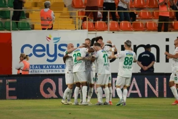 Trendyol Süper Lig: Alanyaspor: 1 - Antalyaspor: 0 (İlk yarı)
