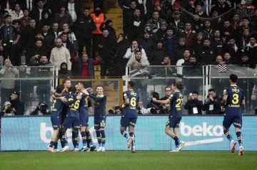 Trendyol Süper Lig: Beşiktaş: 1 - Fenerbahçe: 1 (İlk yarı)
