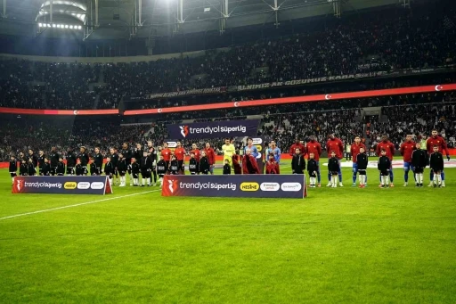 Trendyol Süper Lig: Beşiktaş: 2 - Göztepe: 1 (Maç devam ediyor)
