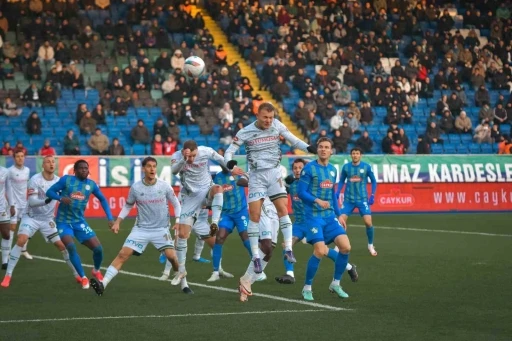 Trendyol Süper Lig: Çaykur Rizespor: 1 - Konyaspor: 0 (İlk yarı)
