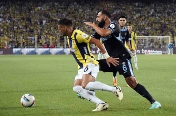 Trendyol Süper Lig: Fenerbahçe: 1 - Adana Demirspor: 0 (İlk yarı)
