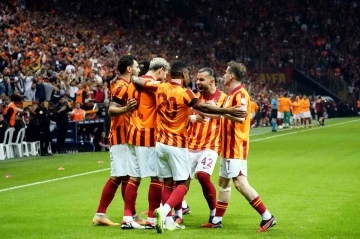 Trendyol Süper Lig: Galatasaray: 1 - Beşiktaş: 0 (İlk yarı)
