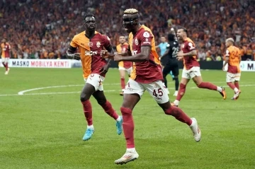 Trendyol Süper Lig: Galatasaray: 2 - Çaykur Rizespor:0 (İlk yarı)