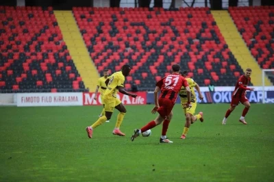 Trendyol Süper Lig: Gaziantep FK: 0 - Eyüpspor: 0 (İlk yarı)
