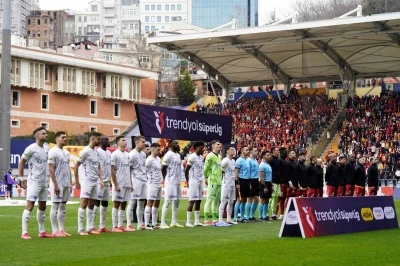 Trendyol Süper Lig: Kasımpaşa: 0 - Galatasaray: 1 (Maç devam ediyor)
