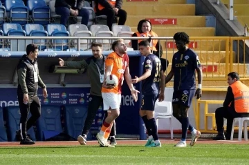 Trendyol Süper Lig: Kasımpaşa: 1 - Galatasaray: 1 (İlk yarı)
