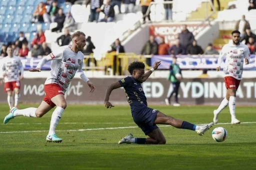 Trendyol Süper Lig: Kasımpaşa: 2 - Gaziantep FK: 1 (İlk yarı)
