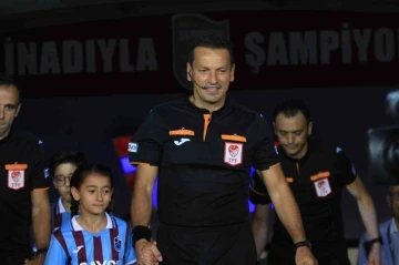 Trendyol Süper Lig: Trabzonspor: 2 - Beşiktaş: 0 (İlk yarı)