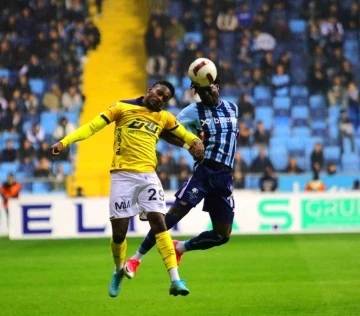 Trendyol Süper Lig: Y. Adana Demirspor: 0 - MKE Ankaragücü: 0 (İlk yarı)