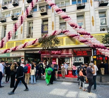 Tuğba Kuruyemiş, İstanbul’daki 8. şubesini halkla buluşturdu
