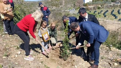 Tuğba Özay, babası adına oluşturduğu hatıra ormanına fidanları dikti