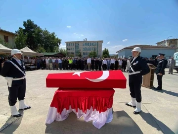 Tümörle mücadeleye yenik düşen polis memuru için anlamlı veda
