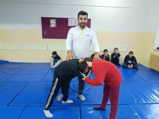 Tunceli’de çocuklar ata sporu güreş ile sosyalleşiyor
