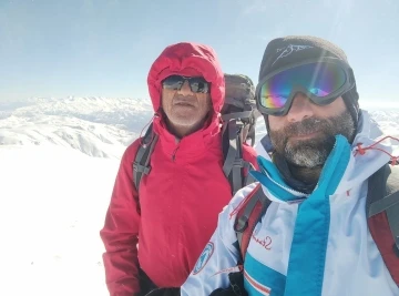 Tunceli’de, depremde hayatını kaybedenler anısına tırmanış gerçekleştirildi
