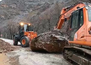 Tunceli’de karla mücadele çalışmaları sürüyor
