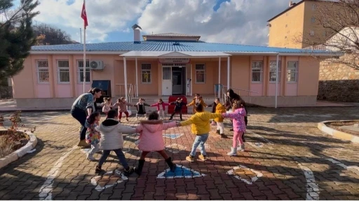 Tunceli’de okul bahçeleri şenlik alanına döndü
