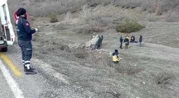 Tunceli’de otomobil şarampole yuvarlandı: 2 yaralı
