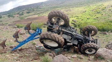 Tunceli’de traktör şarampole yuvarlandı: 1 yaralı
