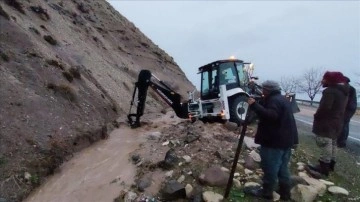 Tunceli-Ovacık kara yolu taşkın nedeniyle ulaşıma kapatıldı