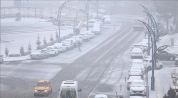 Tunceli ve Bingöl'de eğitime kar engeli