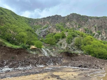 Tunceli’yi dolu ve sağanak vurdu
