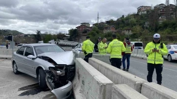 Tünelden çıkan otomobil kontrolü kaybedip duvara çarptı: 1 yaralı
