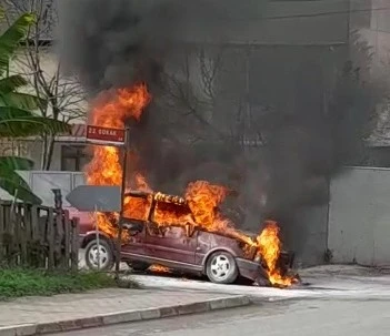 Tüp patladı, otomobil alev topuna döndü
