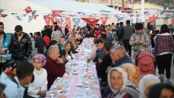 TÜRGEV "Kardeşlik Sofrası" depremzedeler için Hatay'da kuruldu