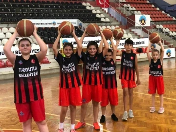 Turgutlu Belediyesi basketbol kurs kayıtları devam ediyor
