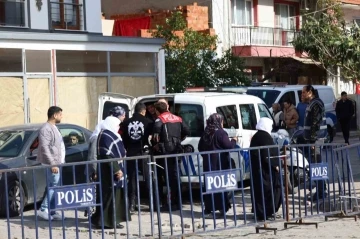 Maç öncesi arbede: 1 polis yaralandı, 2 taraftar gözaltına alındı