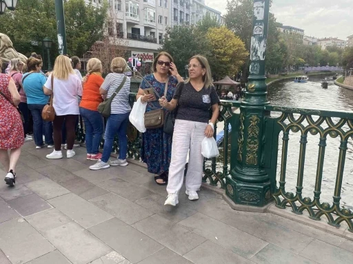 Turistler Porsuk Çayı’nın manzarasına hayran kaldı
